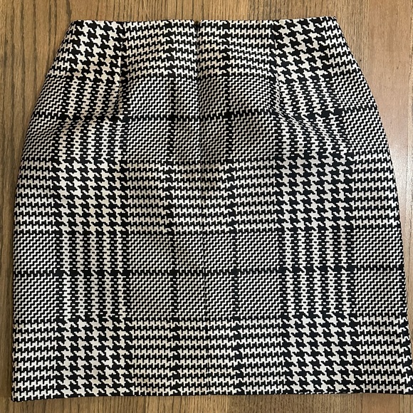 White House Black Market Skirt-Size 6-NWT - Picture 2 of 6